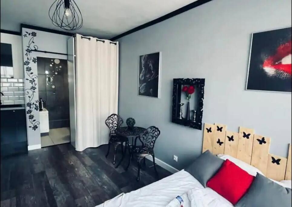 ריימס Orphelin Studio Avec Balneo Proche Centre Ville מראה חיצוני תמונה